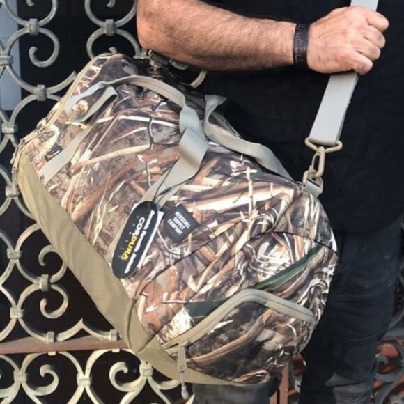 81YoFmDBeoL._AC_UY1000_.jpg Herschel Desert Camo Fashion Duffle Bag NWT